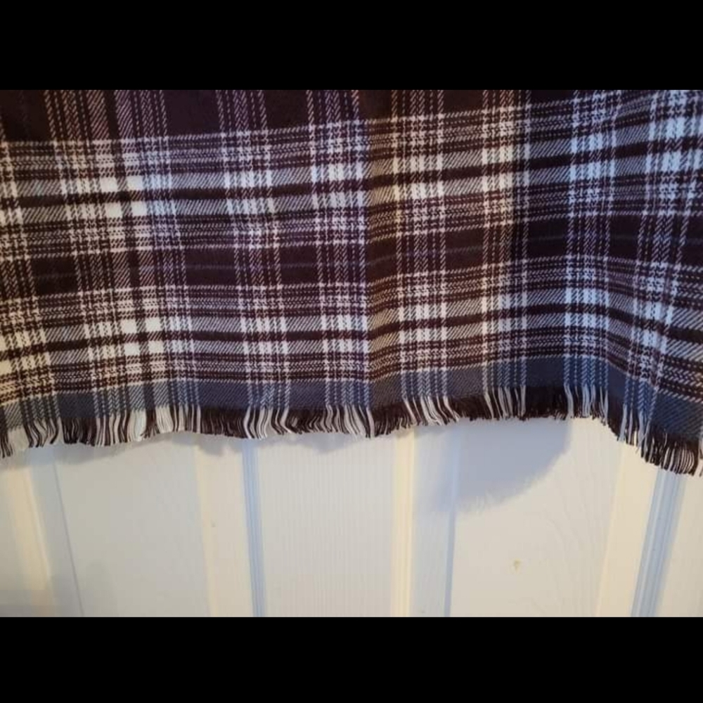 Abercrombie & Fitch NY - Plaid Scarf - Super Soft - Burgundy Plaid - Picture 2 of 4